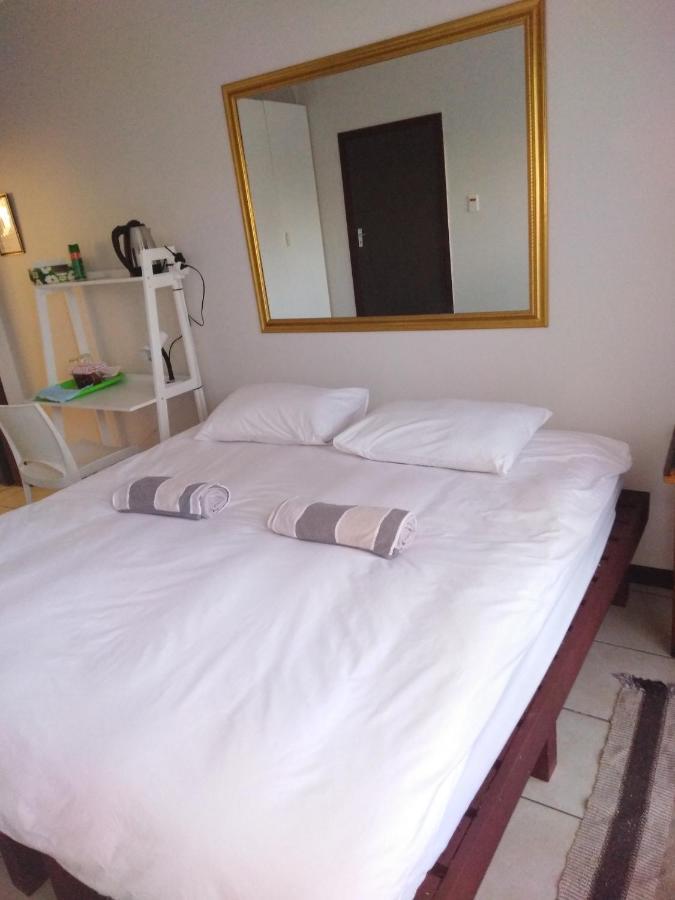 Xenia Bed & Breakfast Windhoek Ngoại thất bức ảnh